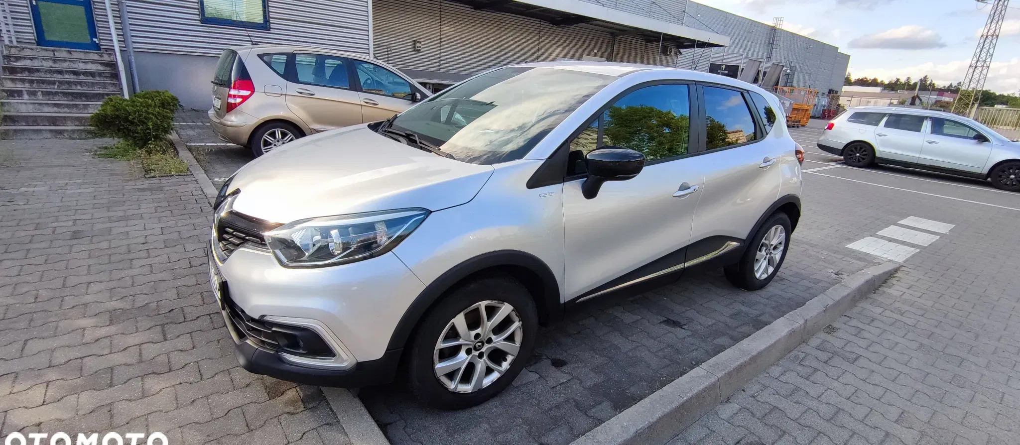 samochody osobowe Renault Captur cena 54000 przebieg: 127000, rok produkcji 2018 z Szczecin